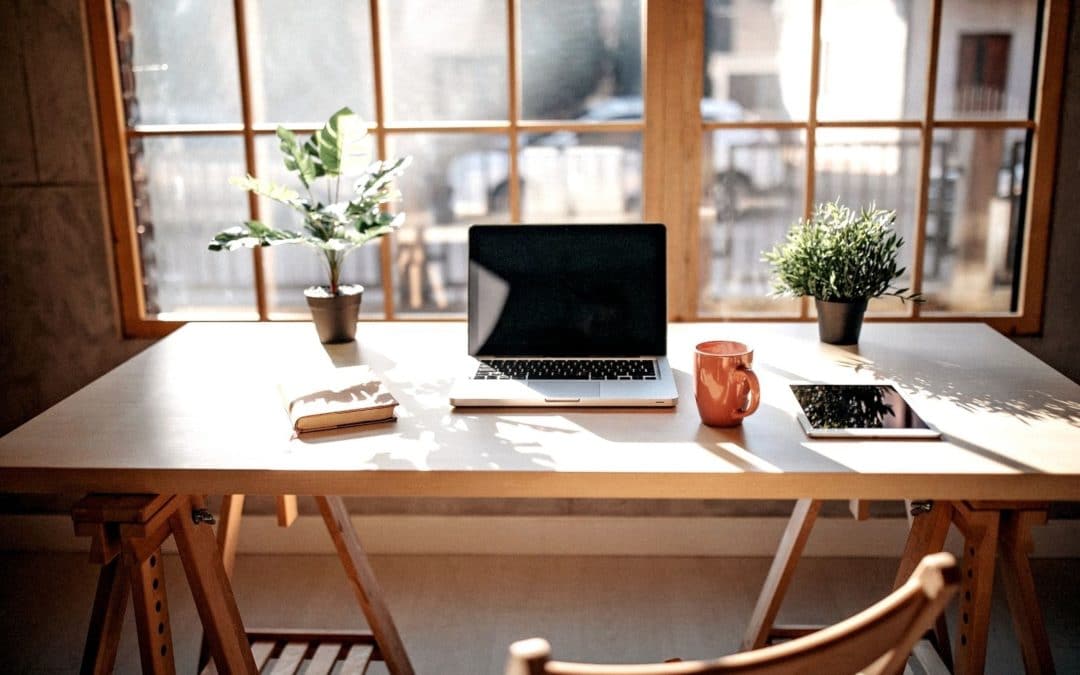 How to Organize Your Home or Office Desk Using Wooden