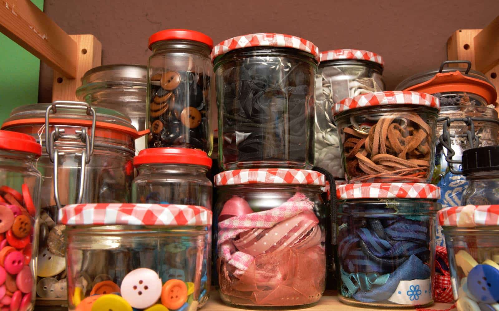craft room idea - use mason jars for storage